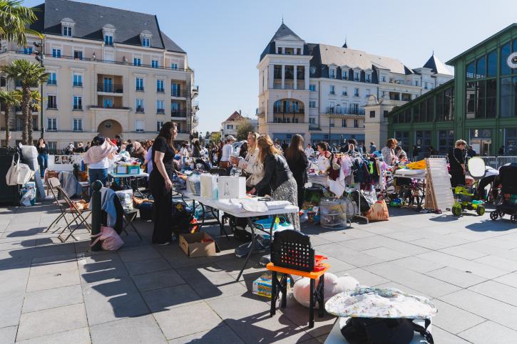 Sur la place Jane-Rhodes, les Bonnes occas’ bébé donnent une seconde vie aux objets.