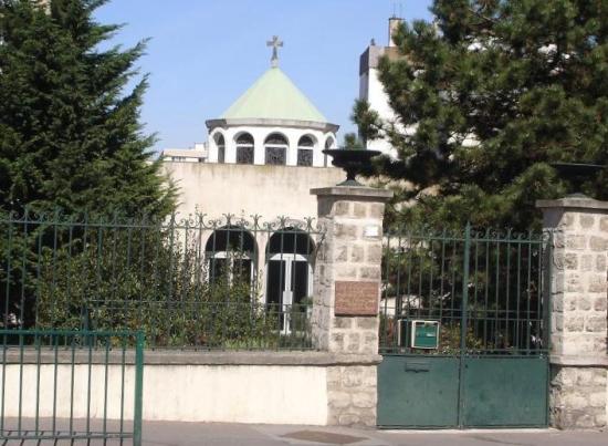 Deux églises à Issy-les-Moulineaux